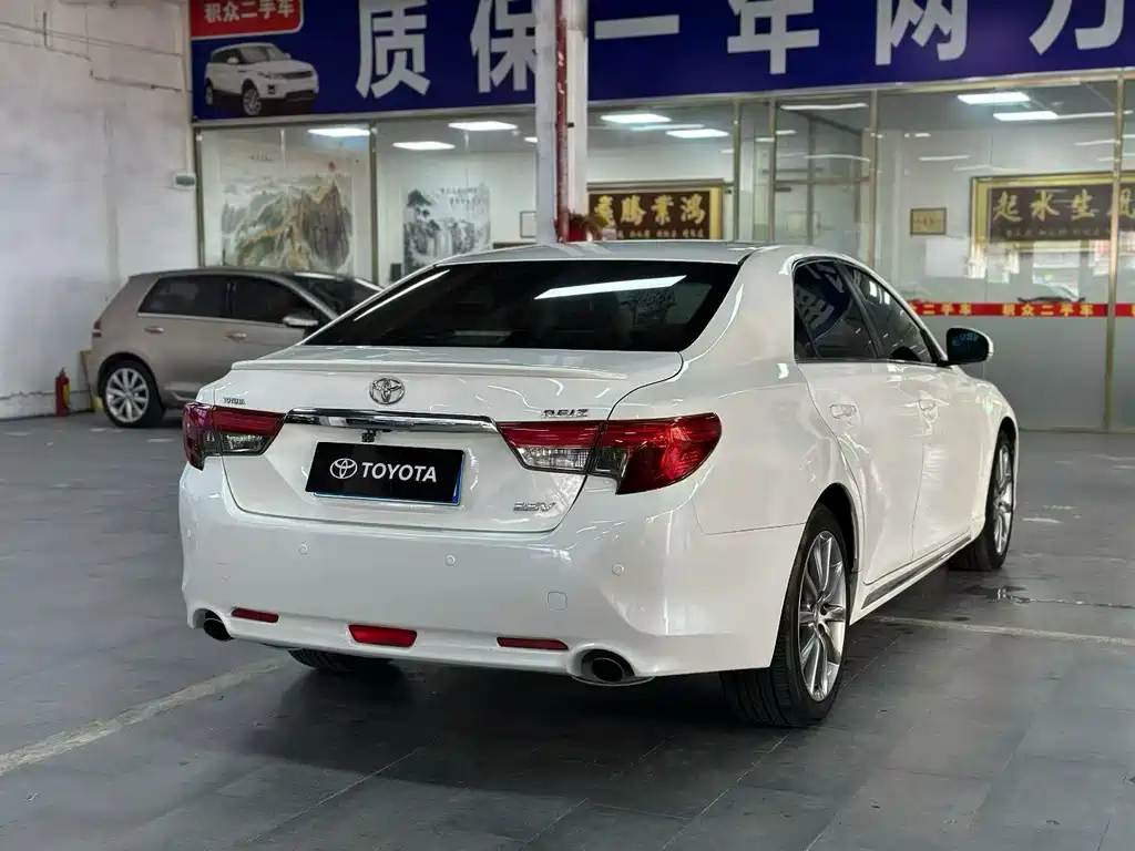 Toyota Reiz — миниатюра 9