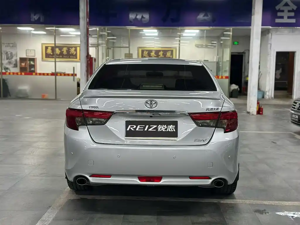 Toyota Reiz — миниатюра 8
