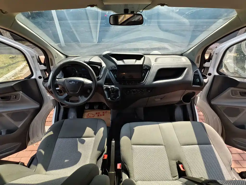 Ford Transit — миниатюра 9