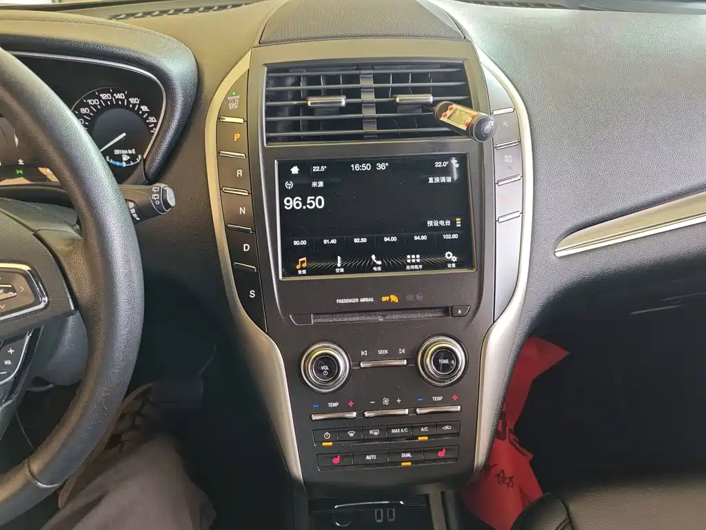Lincoln MKC — миниатюра 13