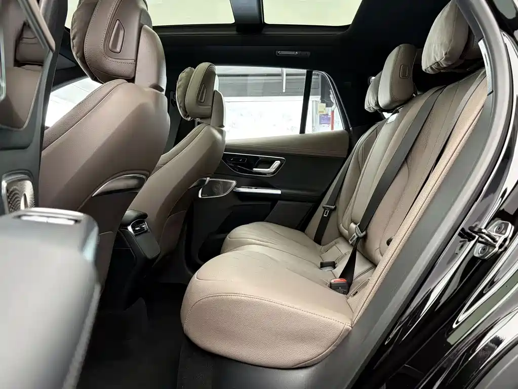 Mercedes-Benz EQE SUV — миниатюра 11