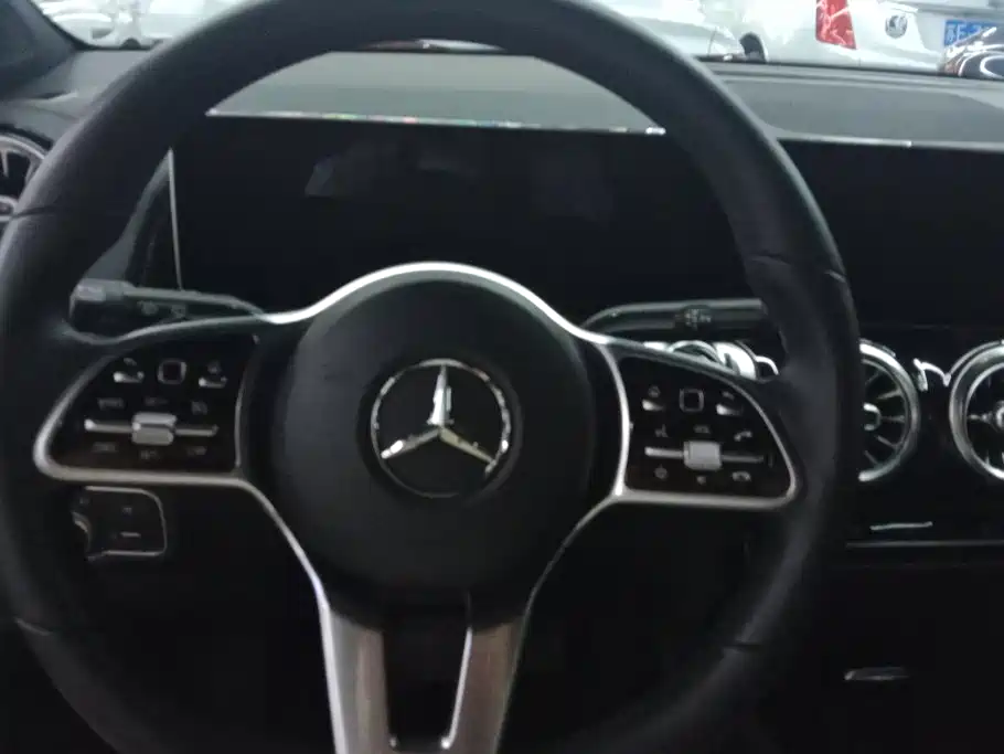 Mercedes-Benz GLB — миниатюра 15