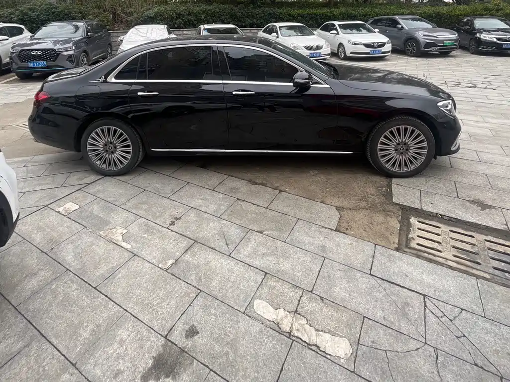 MERCEDES-BENZ E CLASS