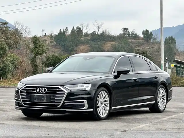 AUDI A8