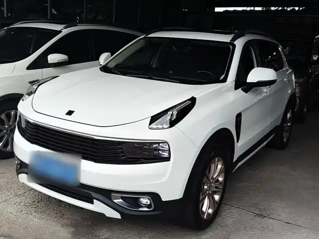 Lynk & Co 01