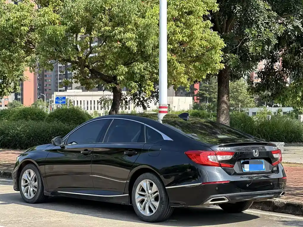 Honda Accord — миниатюра 8