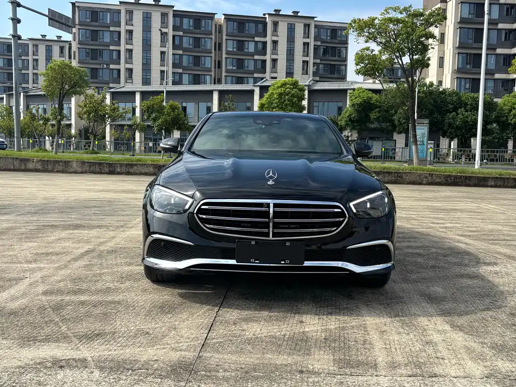 Mercedes-Benz E-Class — миниатюра 2