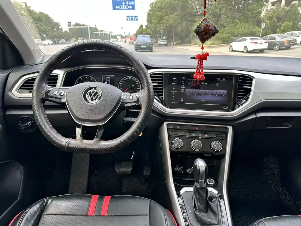 Volkswagen T-Roc — миниатюра 12
