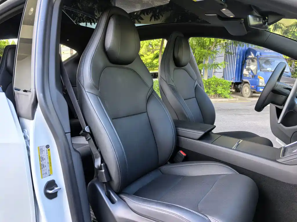 Tesla Model Y L — миниатюра 7