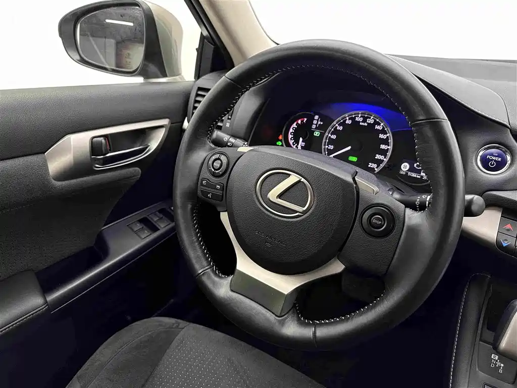 Lexus CT — миниатюра 10