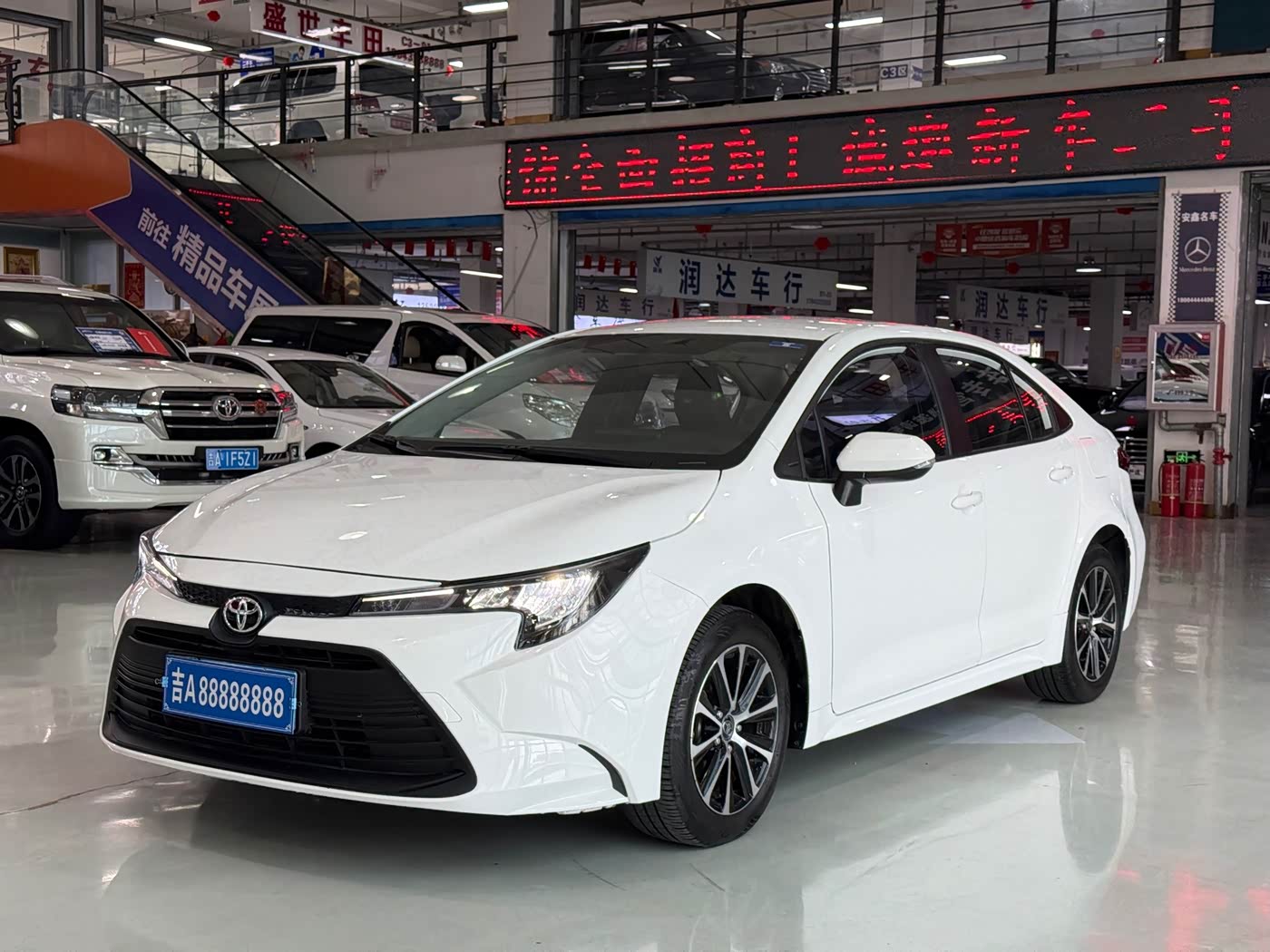 Toyota Levin 1.5 л 2023 г. Белый, пробег 38000 км