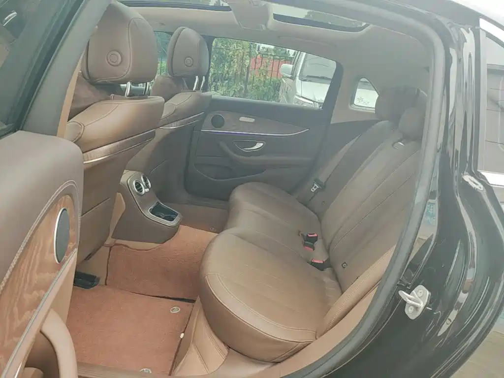 Mercedes-Benz E-Class — миниатюра 17