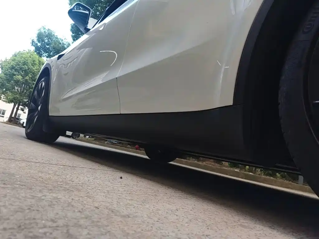 Tesla Model Y — миниатюра 21