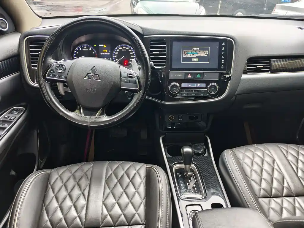 Mitsubishi Outlander — миниатюра 7