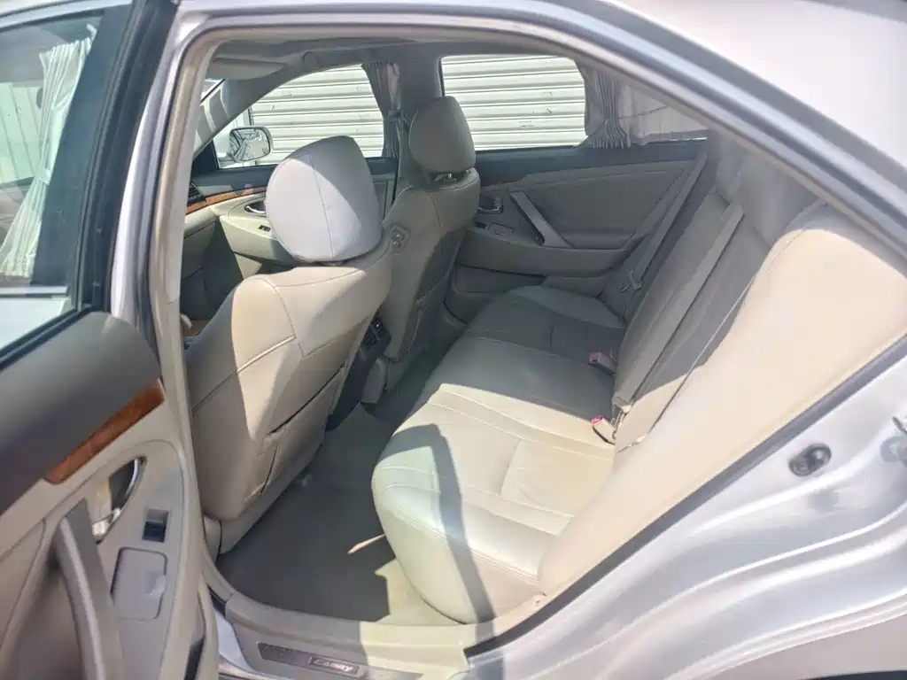 Toyota Camry — миниатюра 5