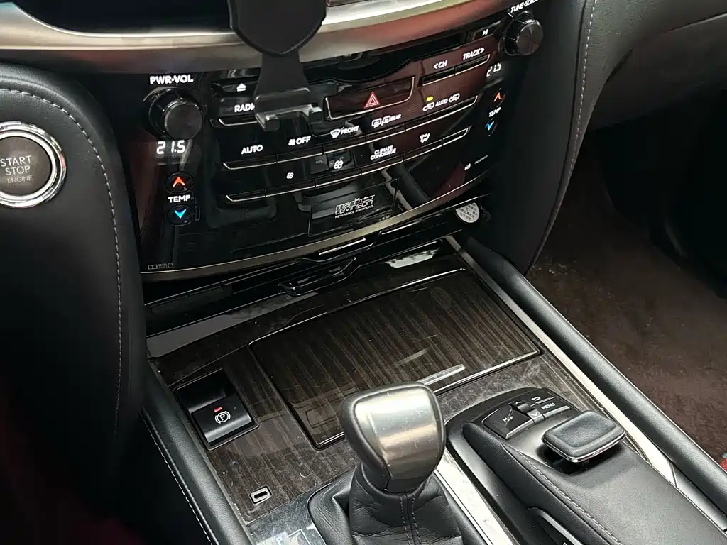 Lexus LX — миниатюра 7