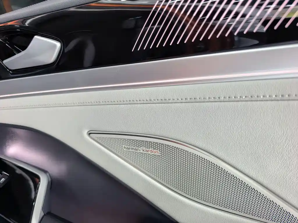 Volkswagen ID.6 Crozz — миниатюра 12