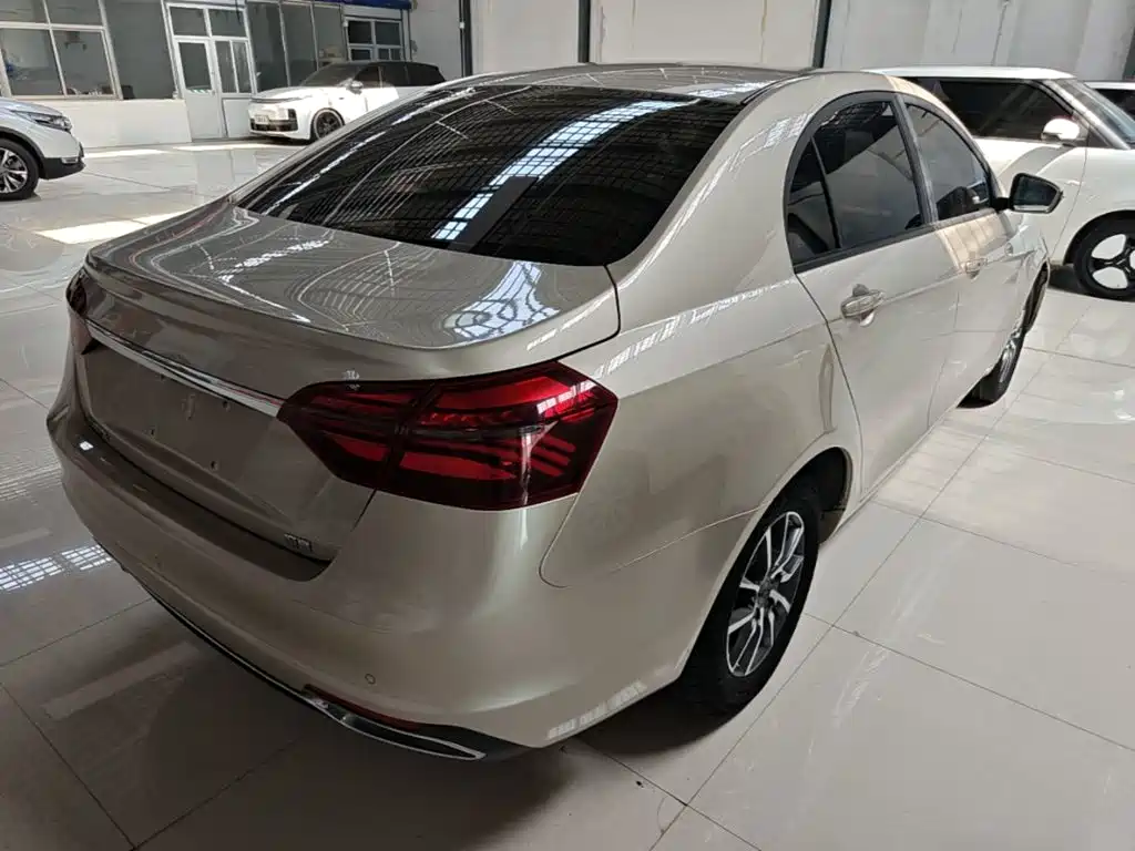 Geely Emgrand — миниатюра 7