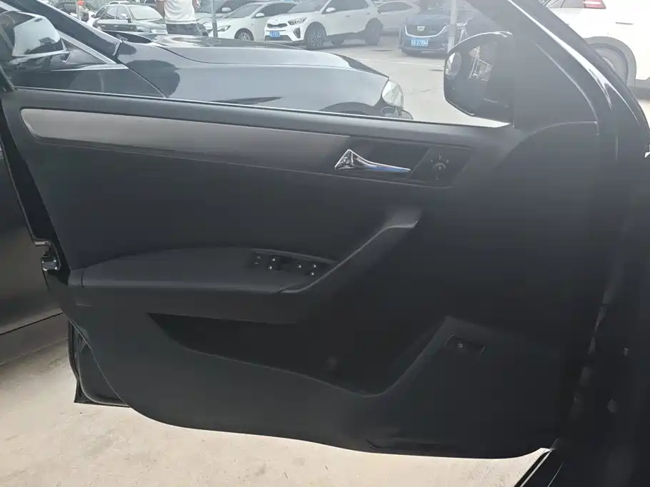 Volkswagen Santana — миниатюра 7
