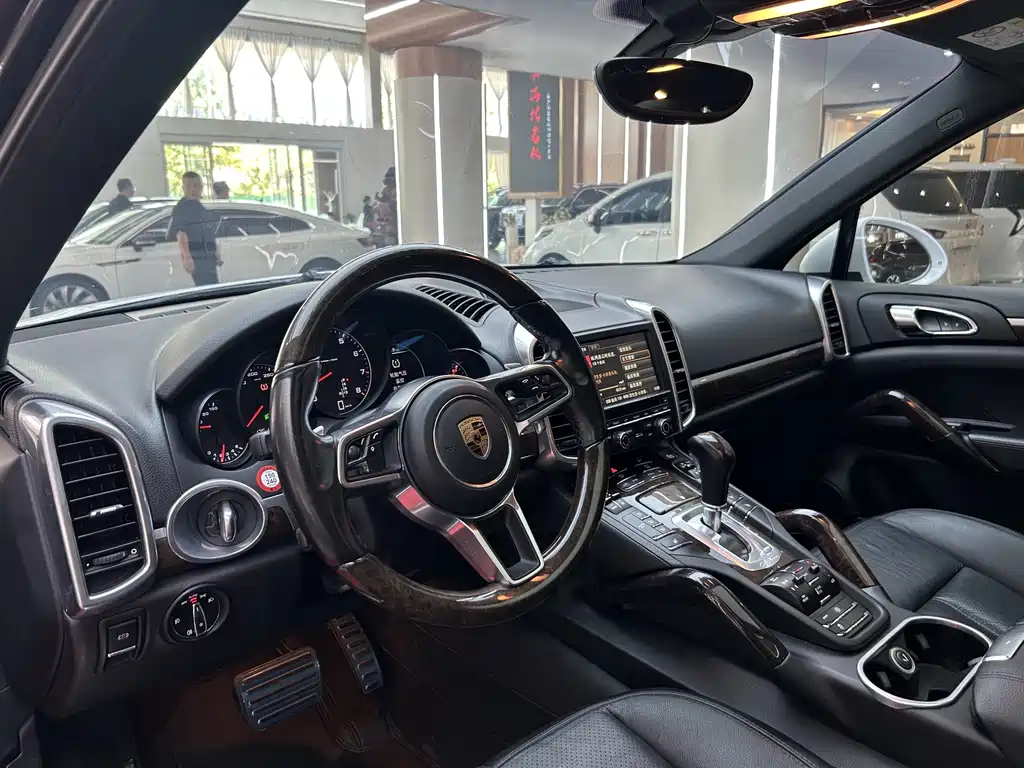 Porsche Cayenne — миниатюра 12