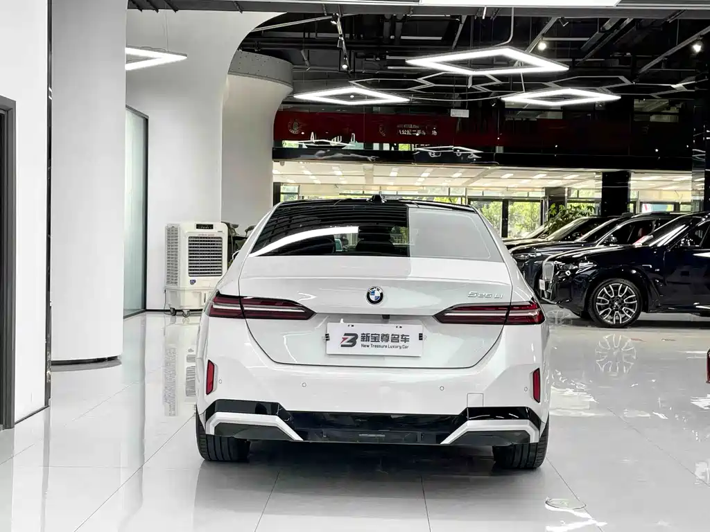 BMW 5 Series — миниатюра 10