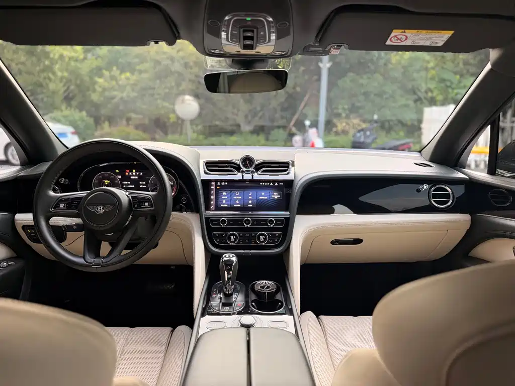 Bentley Bentayga — миниатюра 11