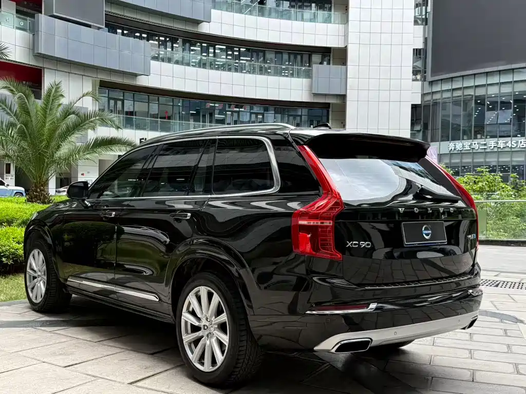 Volvo XC90 2018 T5 7 мест