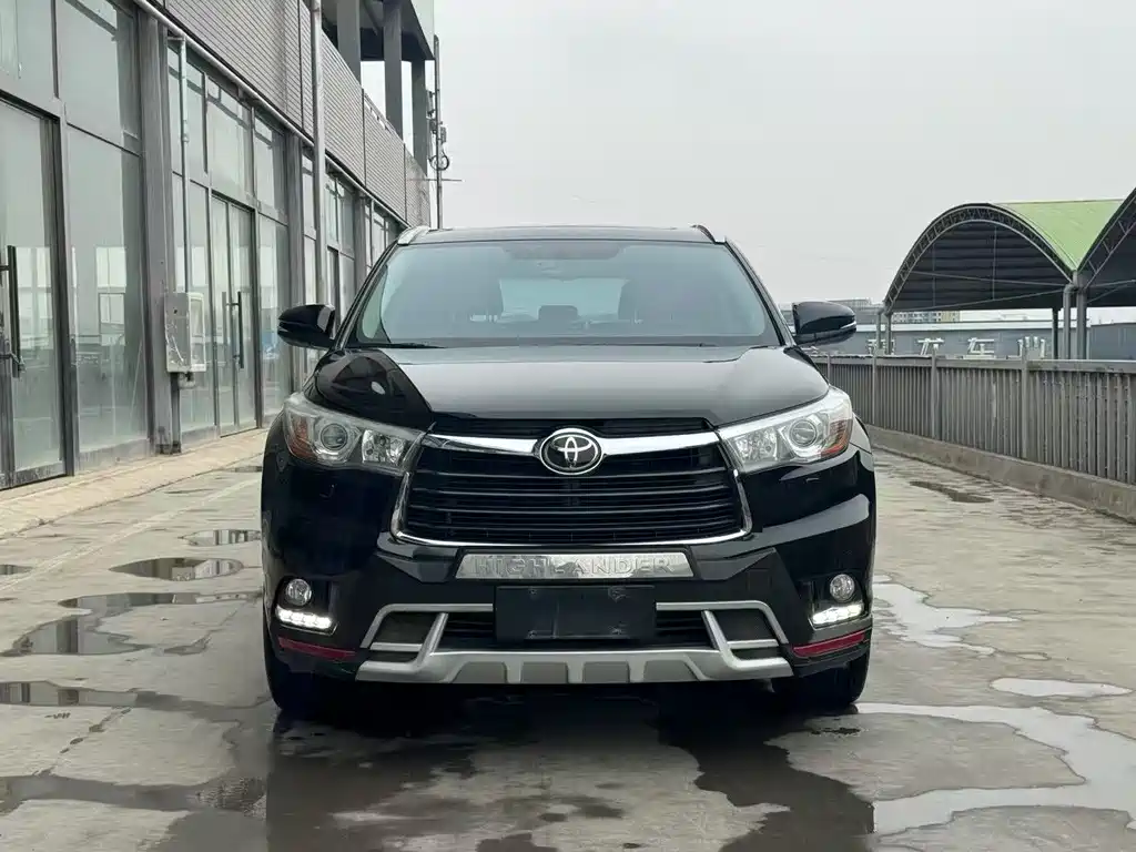 TOYOTA HIGHLANDER