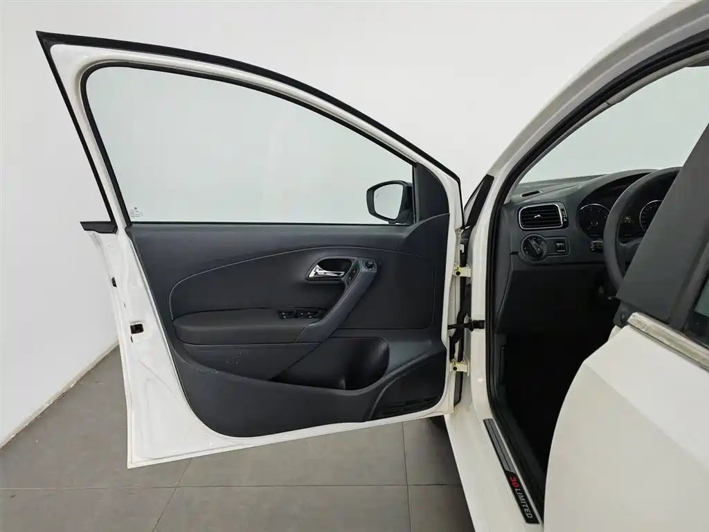Volkswagen Polo 2014 1.6L AT 30