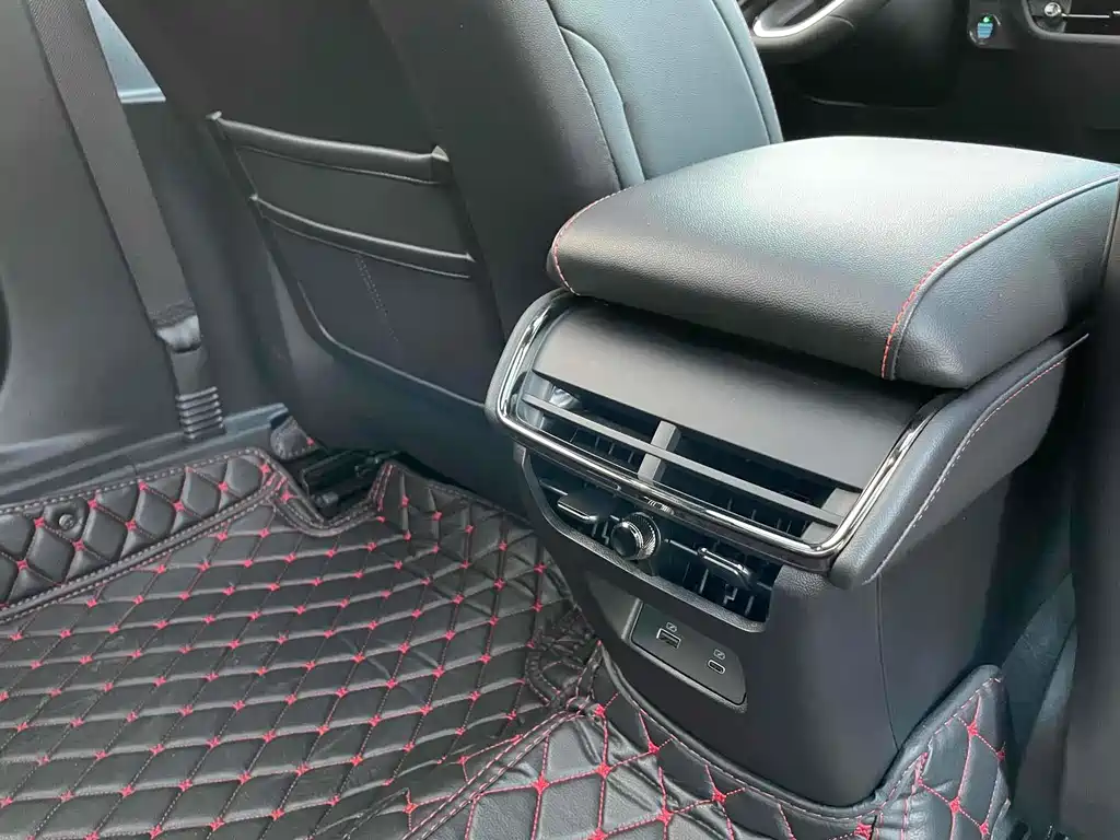 Ford Mondeo — миниатюра 8
