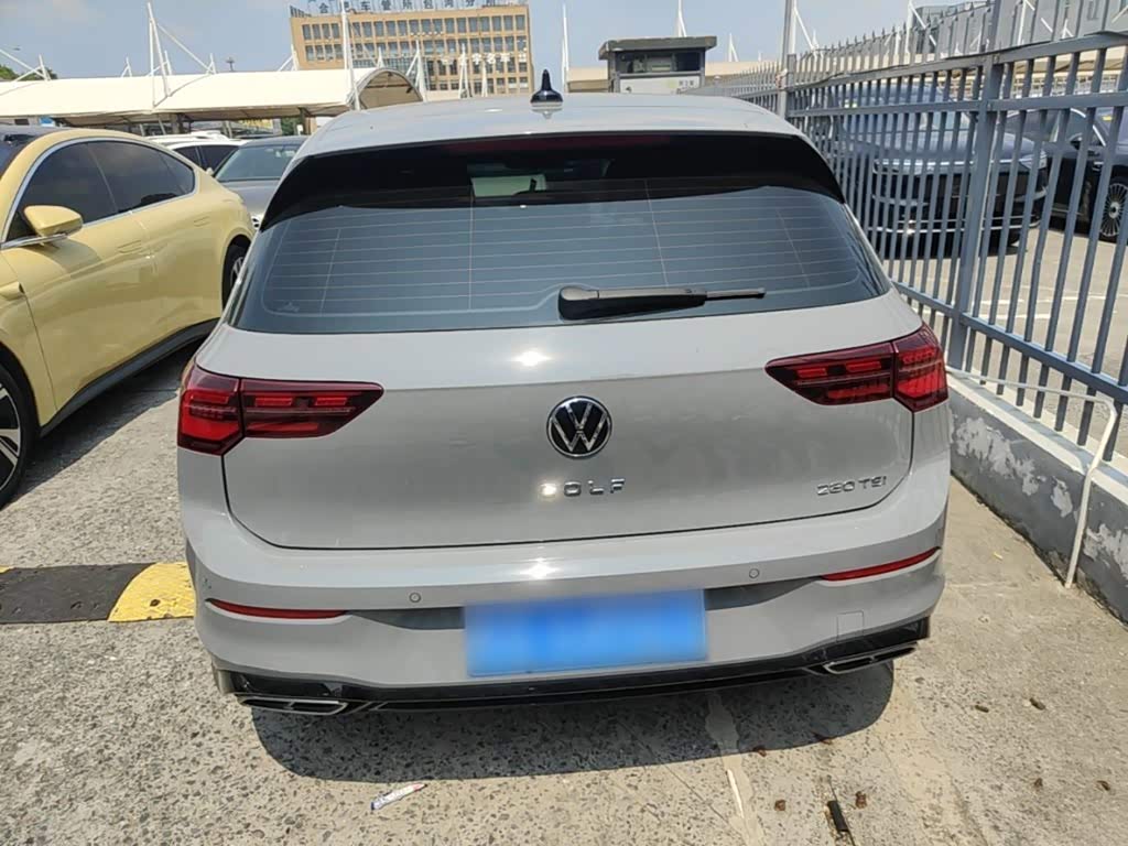 Volkswagen Golf 1.4 л 2024 г. Серебристо-серый, пробег 43200 км
