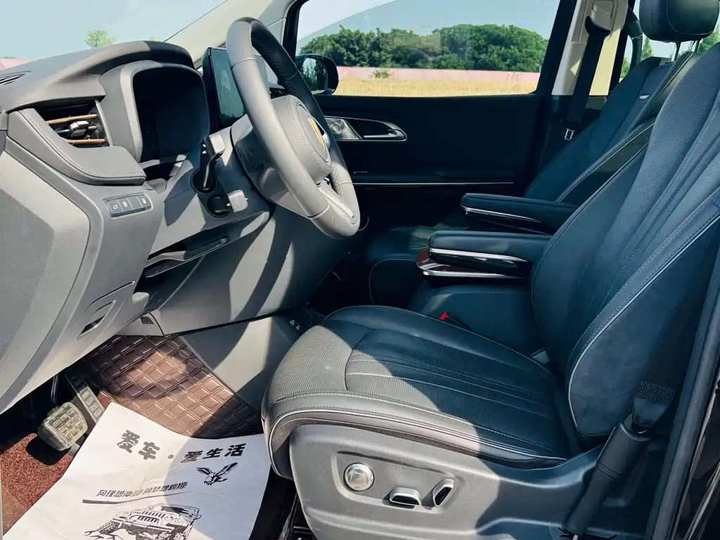 Hongqi Hongqi HQ9 PHEV — миниатюра 8
