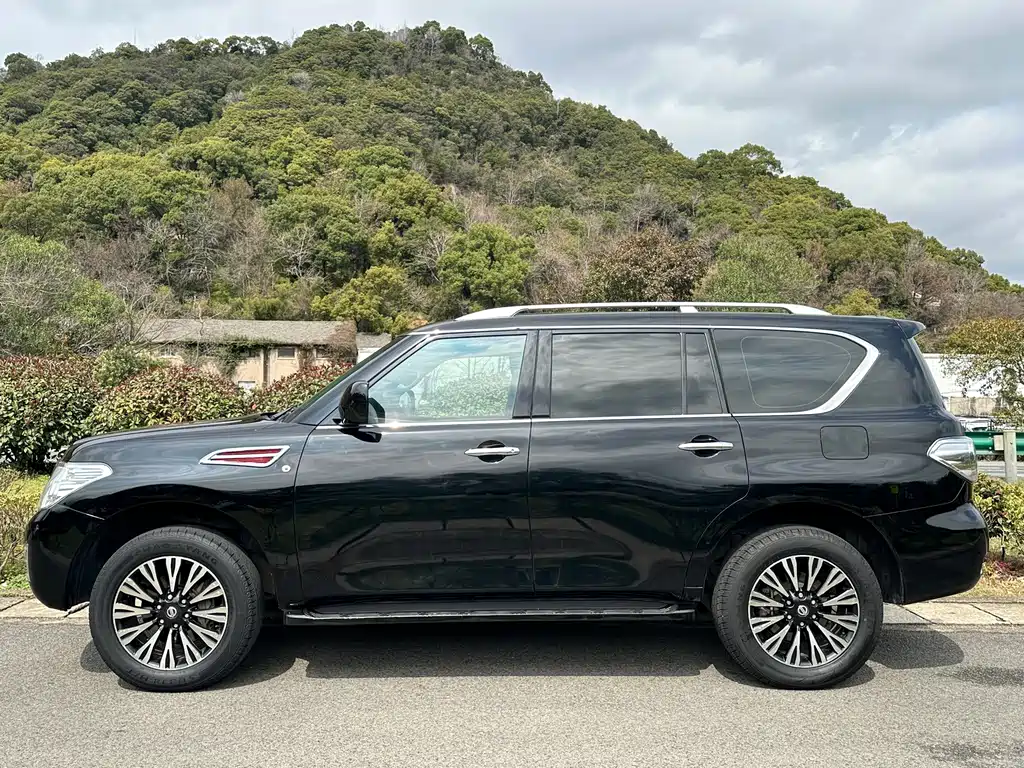 Nissan Patrol — миниатюра 3