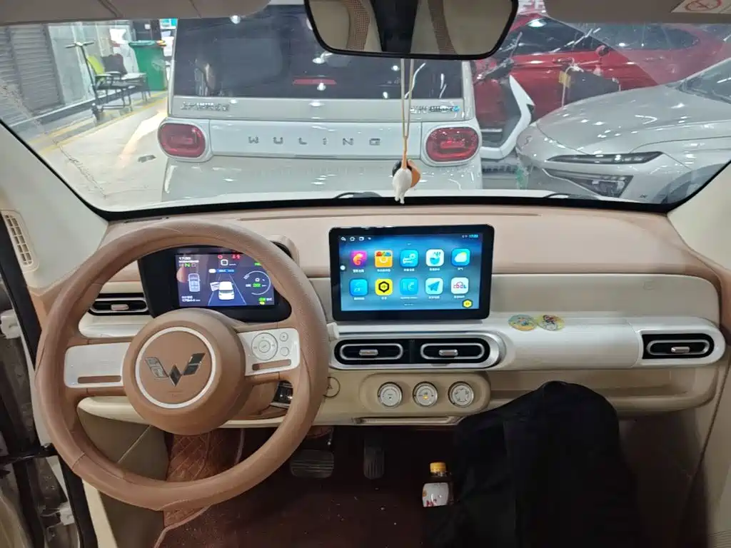 Wuling MINIEV — миниатюра 10