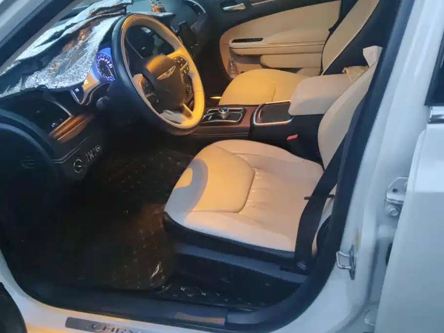 Chrysler 300C — миниатюра 9