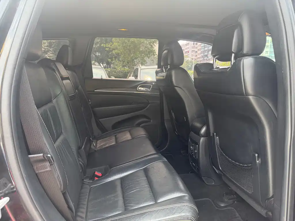 Jeep Grand Cherokee (Import) — миниатюра 8