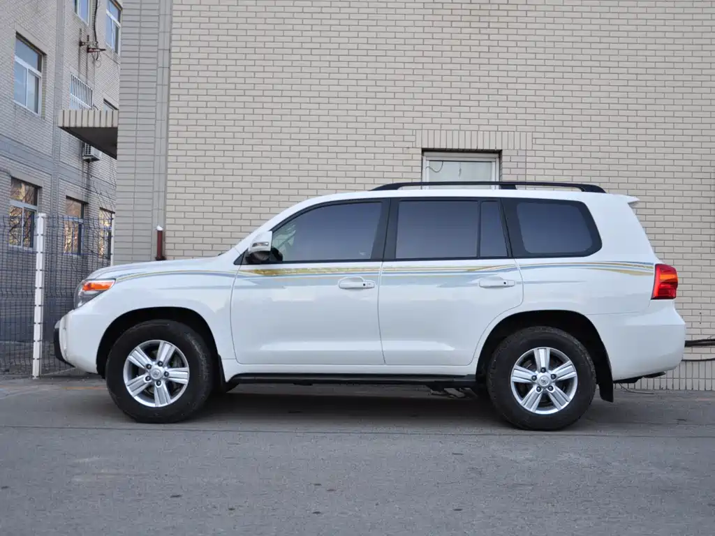 Toyota Land Cruiser 2012 4.6L AT VX