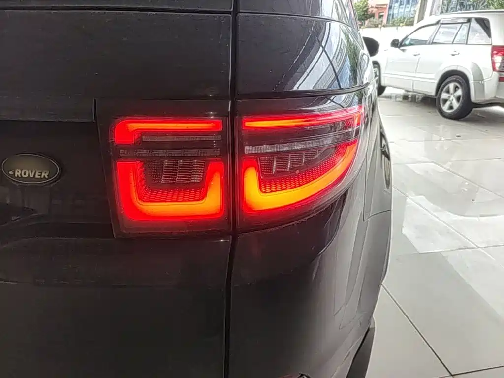 Land Rover Discovery Sport Hybrid — миниатюра 8