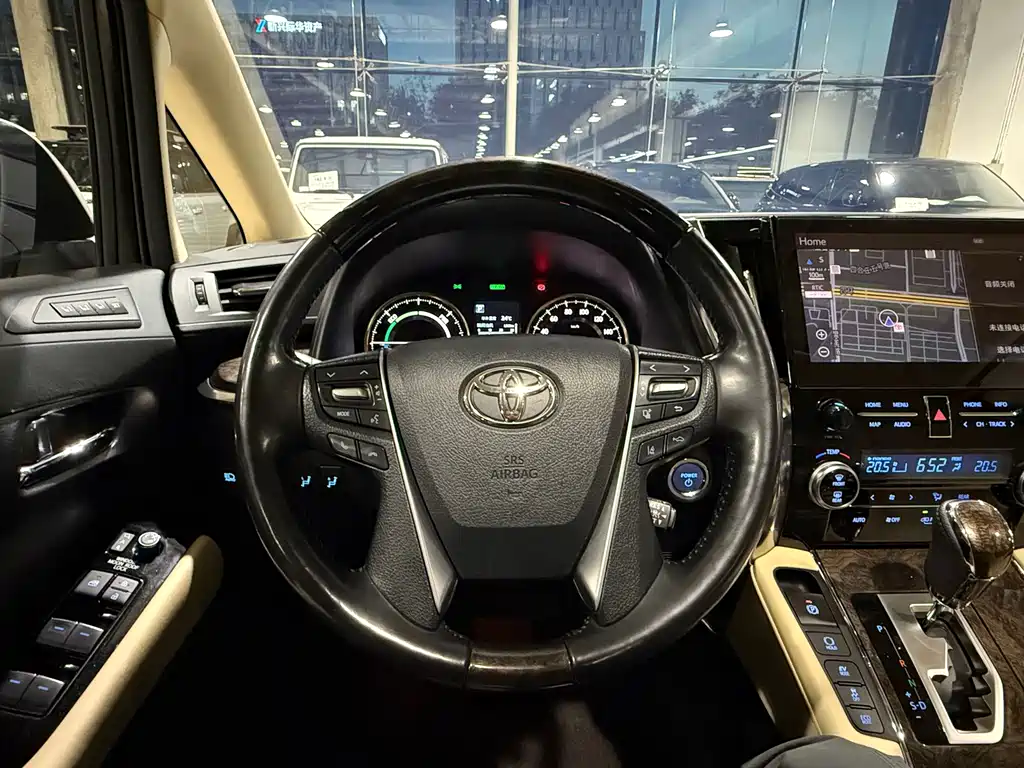 Toyota Alphard — миниатюра 15