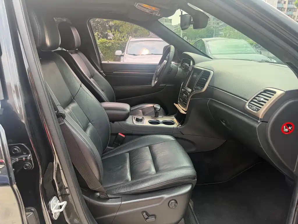 Jeep Grand Cherokee (Import) — миниатюра 7