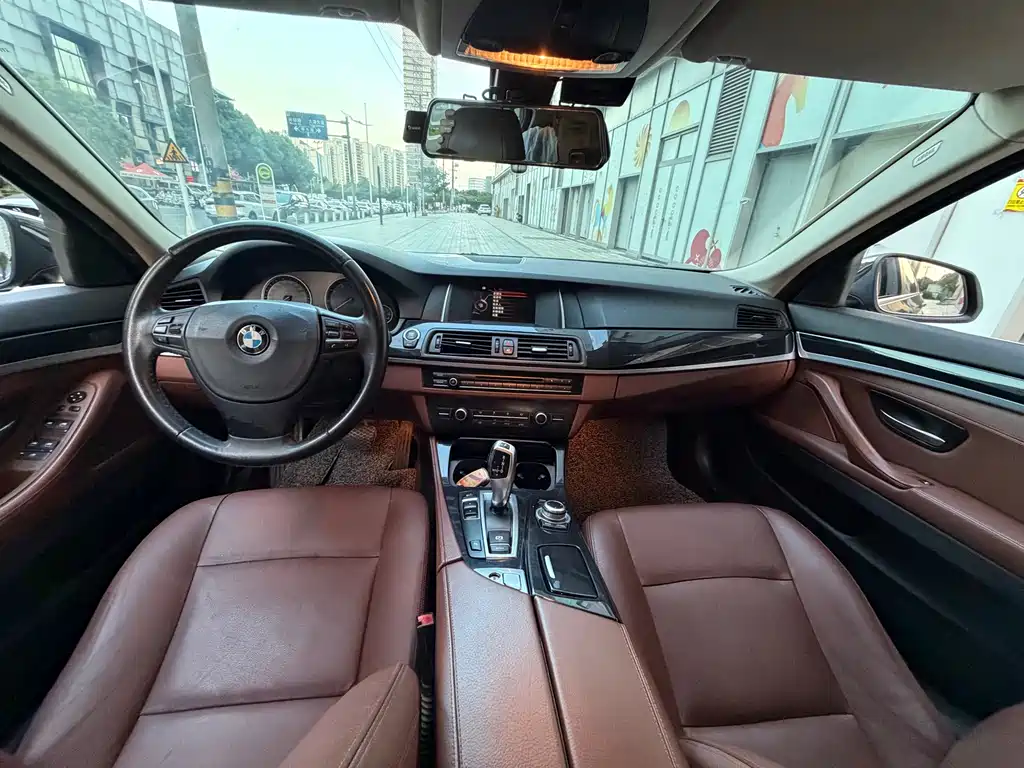 BMW 5 Series — миниатюра 6