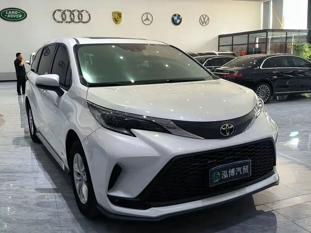 Toyota Granvia — миниатюра 3