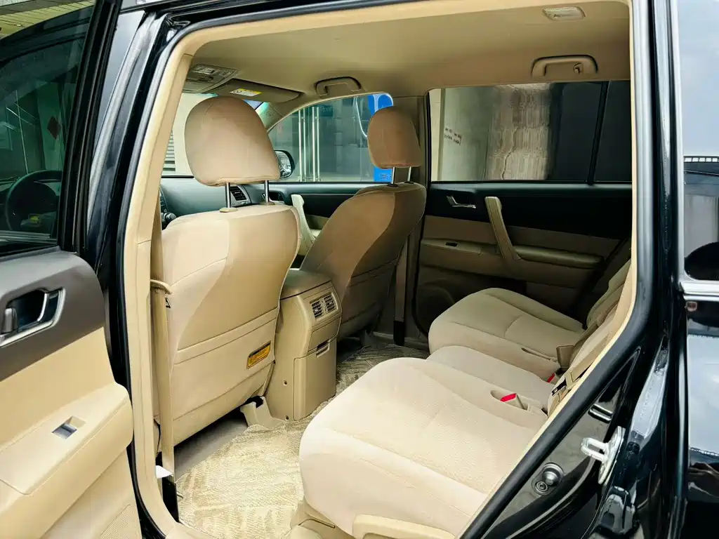 Toyota Highlander 2012 2.7L 5 мест Elite