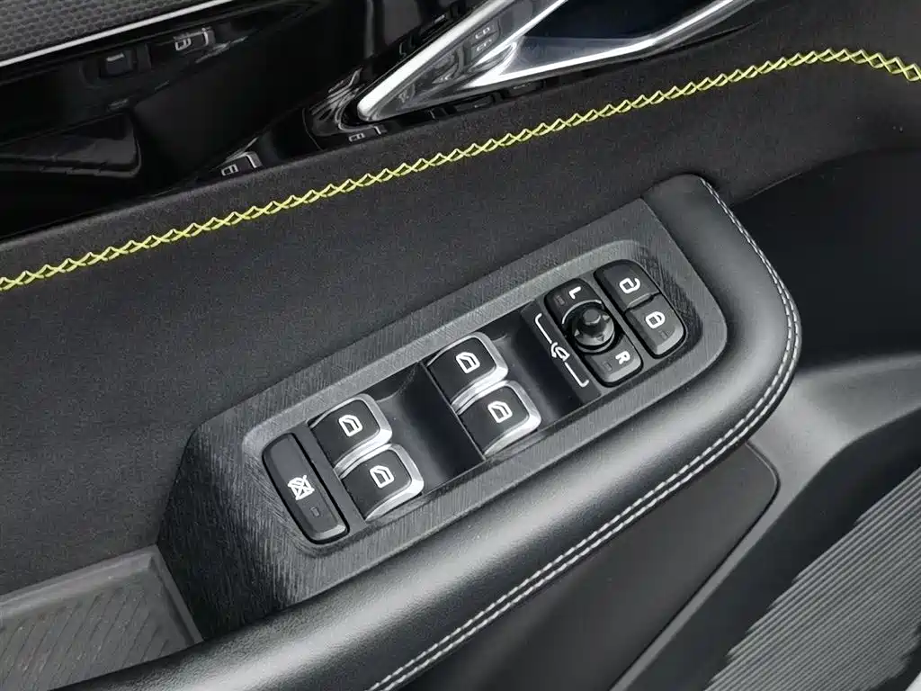 Lynk & Co 03 2023 1.5TD DCT Pro