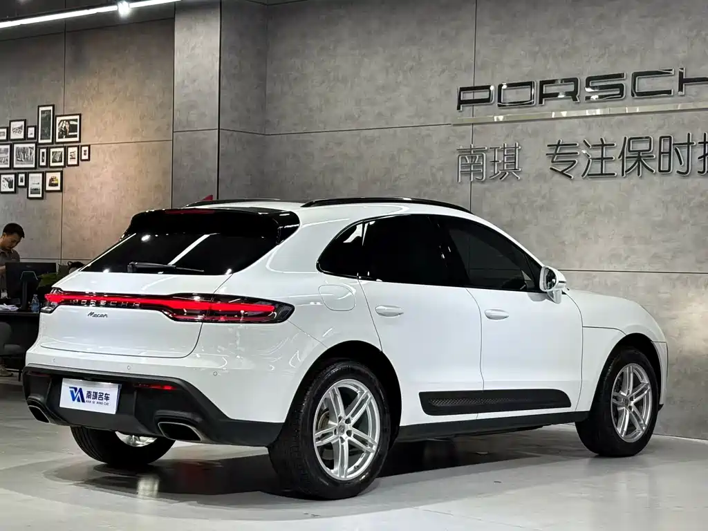 Porsche Macan — миниатюра 5