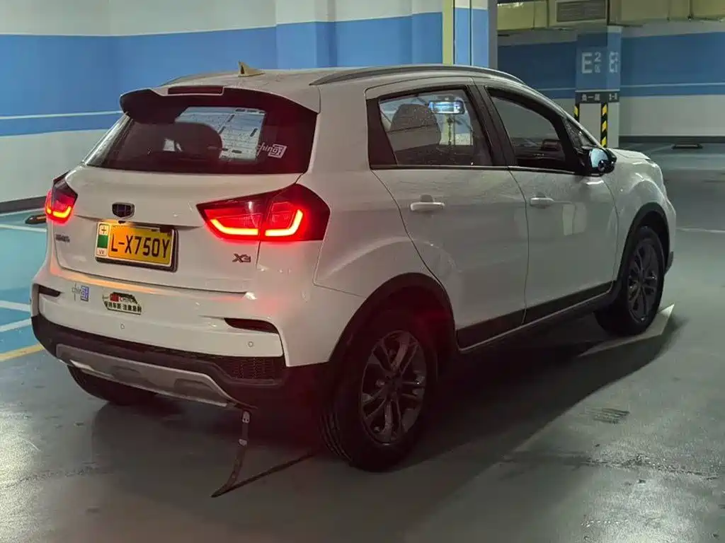 Geely Vision X3 — миниатюра 9