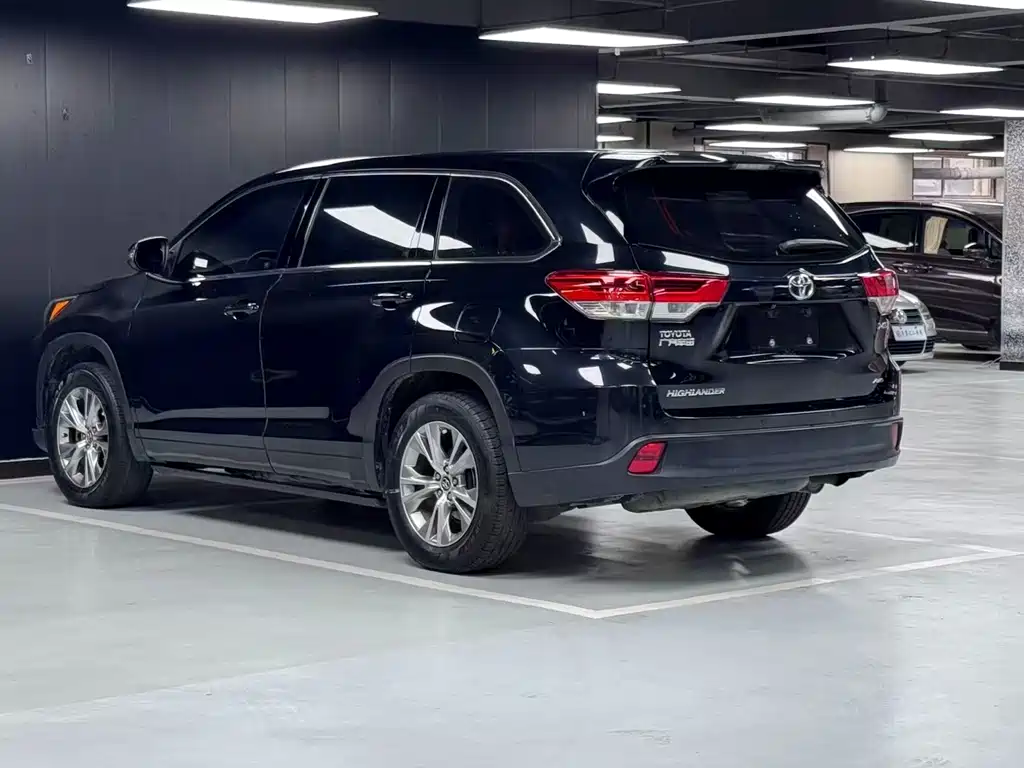 TOYOTA HIGHLANDER