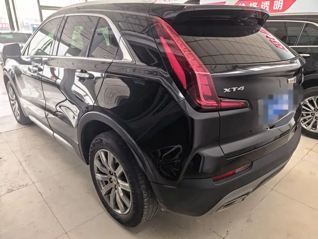 CADILLAC XT4