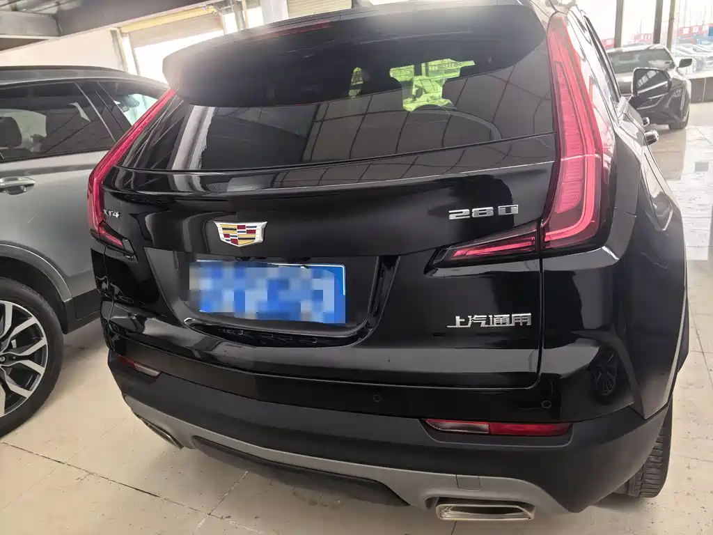 CADILLAC XT4