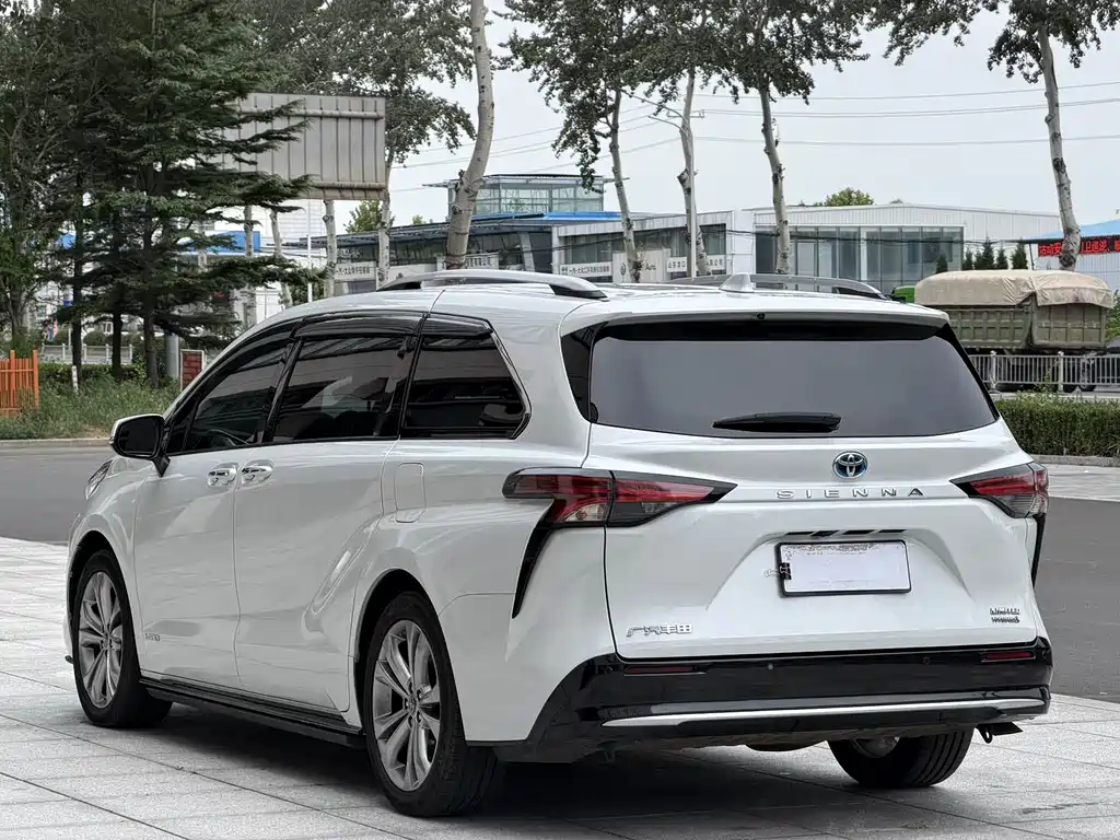 Toyota Sienna — миниатюра 4